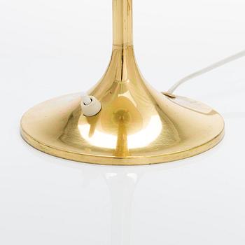 A mid-20th century table lamp manufactured by Sievä.