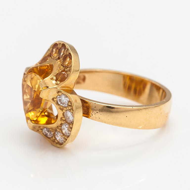 An 18K gold ring "Karin Månsdotter" with citrines and diamonds ca 0.26 ct in total. Ofelia Jewelry, Helsinki 1998.