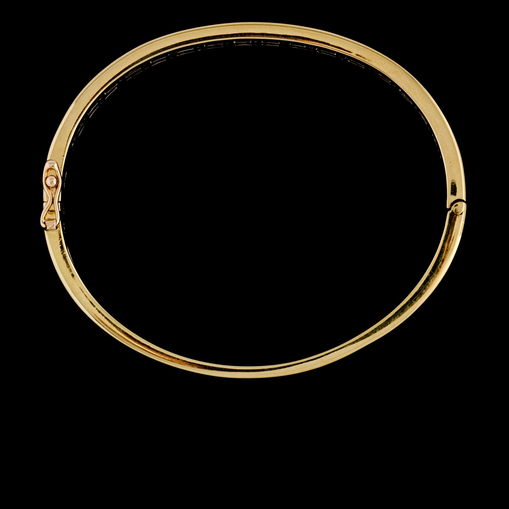 ARMRING, 18k guld med briljantslipade diamanter, totalt ca 2.50 ct, utländska stämplar. Vikt 21 g.