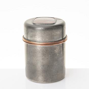 Estrid Ericson, burk med lock, Firma Svenskt Tenn, Stockholm, 1957.