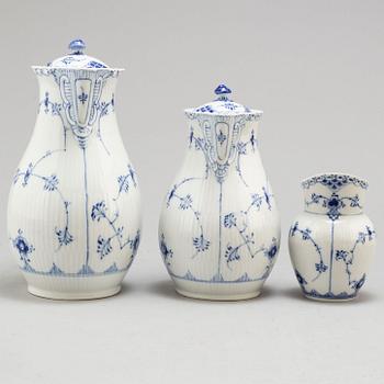 ROYAL COPENHAGEN, servis, 80 delar, porslin, "Musselmalet Helblond", Danmark.
