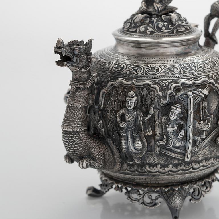 Tekanna, sockerskål och mjölkkanna, silver, 1900-talets början/ första hälft. Finska kontrollstämplar, 1949.