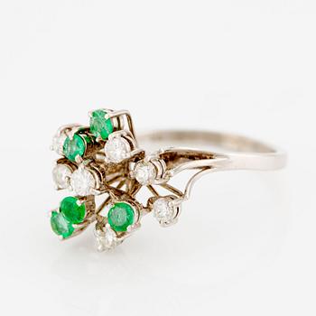 Ring in 18K white gold with emeralds and brilliant-cut diamonds.