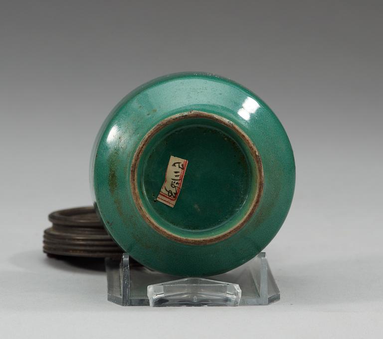 A green glazed miniature pot, Qing dynasty.