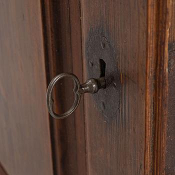 Hängskåp, allmoge, 1800-tal.