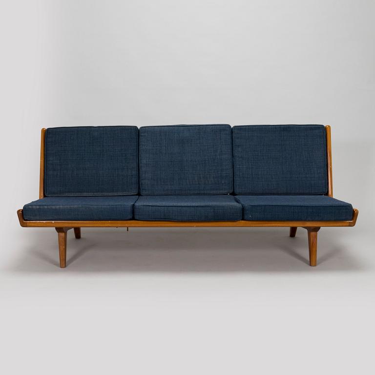 Carl Gustaf Hiort af Ornäs, a mid-20th century 'Studio' sofa for Puunveisto Oy - Träsnideri Ab.