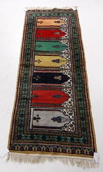 GALLERIMATTA, orientalisk, ca 240 x 90.