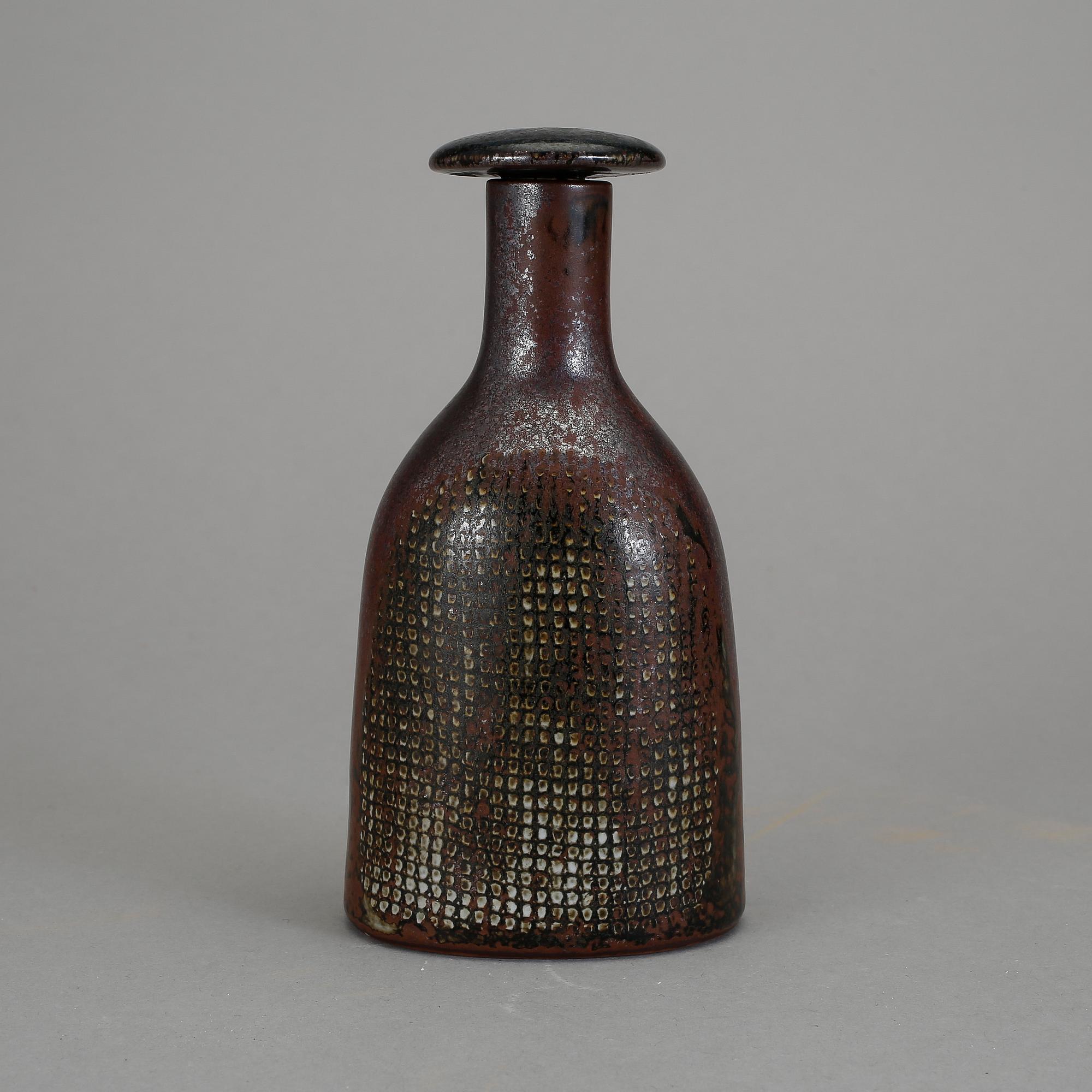 FLASKA MED PROPP, stengods. Stig Lindberg, Gustavsberg studio 1971.