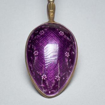 MOCCASKEDAR, 12 st. Förgyllt silver, emalj.