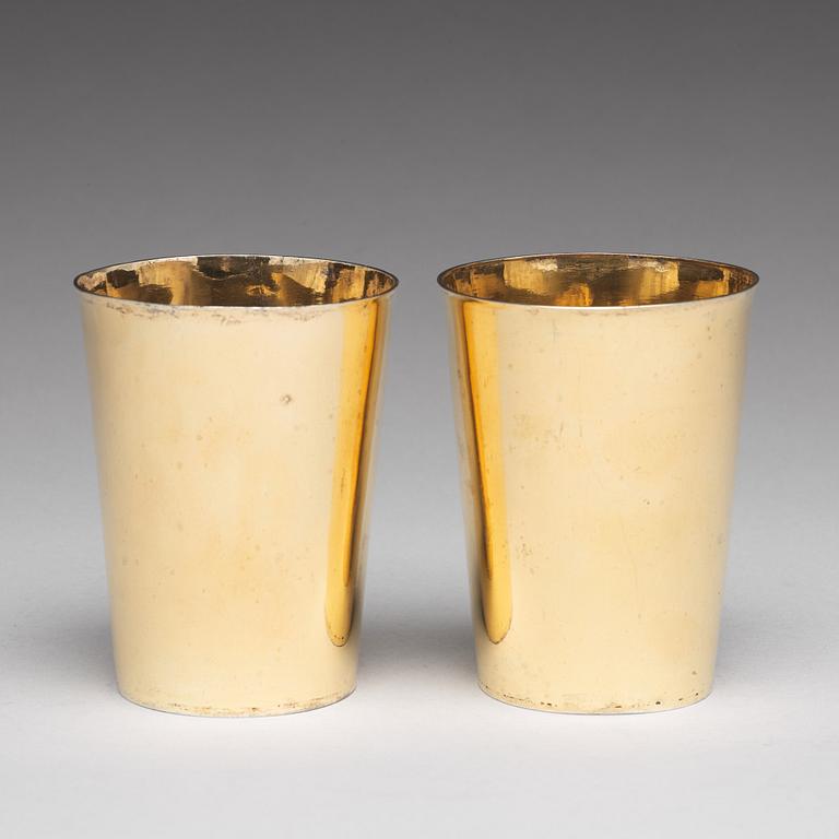 A pair of German 17th century silver beakers, unidentified makers mark, Ulm, dated 1626.