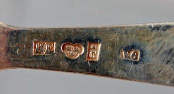 FISKBESTICK, 34 delar, silver med benskaft, 1875.