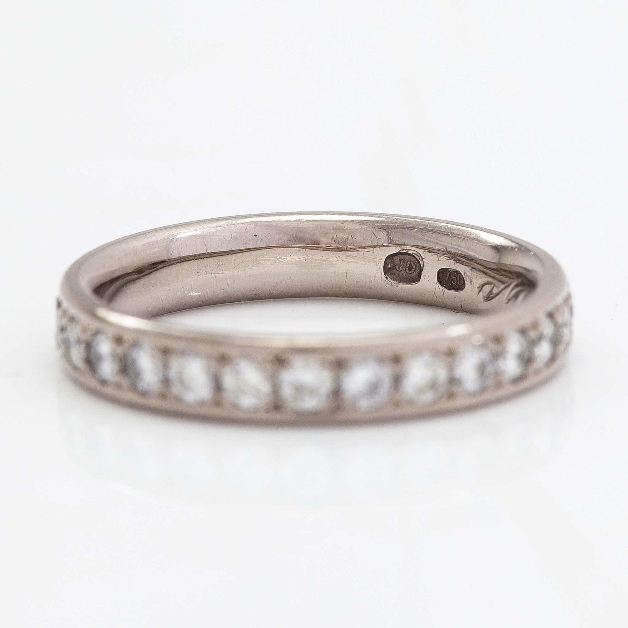 An 18K palladium white gold eternity ring with brilliant cut diamonds approx. 0.81 ct in total.