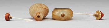 Two snuff bottles with stoppers, Qing dynasty.