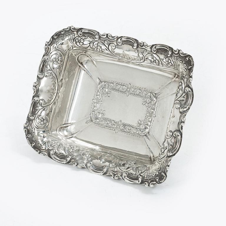 An English silver bowl, mark of John Round & Son Ltd, Sheffield, 1897.