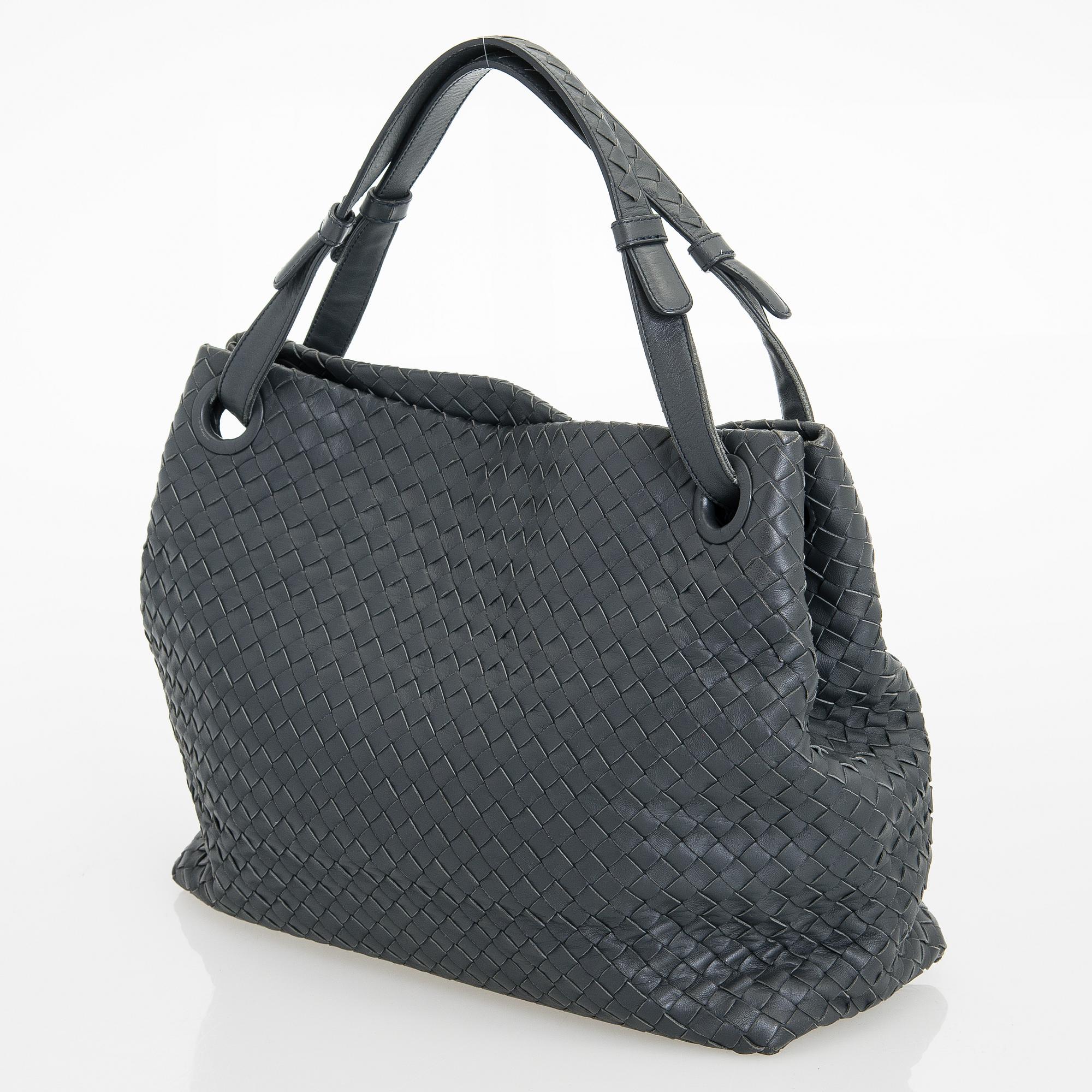 Bottega Veneta Medium Garda bag. Bukowskis