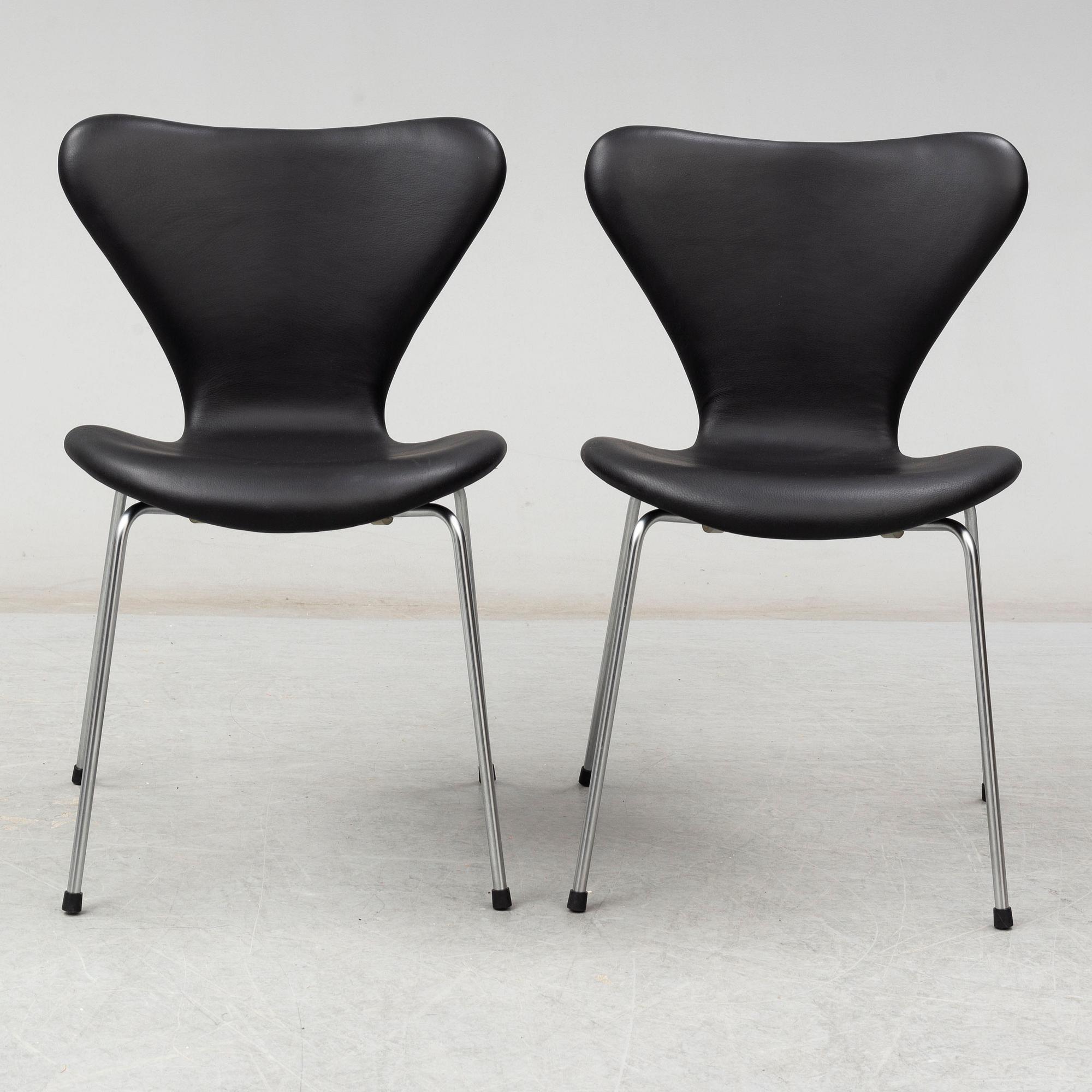 ARNE JACOBSEN, eight 'Series 7' chairs from Fritz Hansen, Denmark.