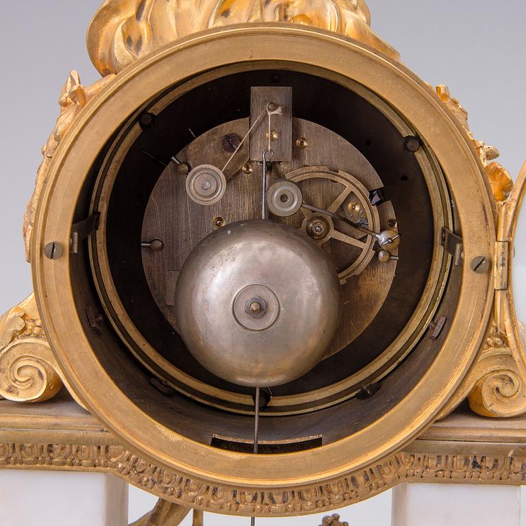A neoclassical, French mantel clock, ca 1840-1860.