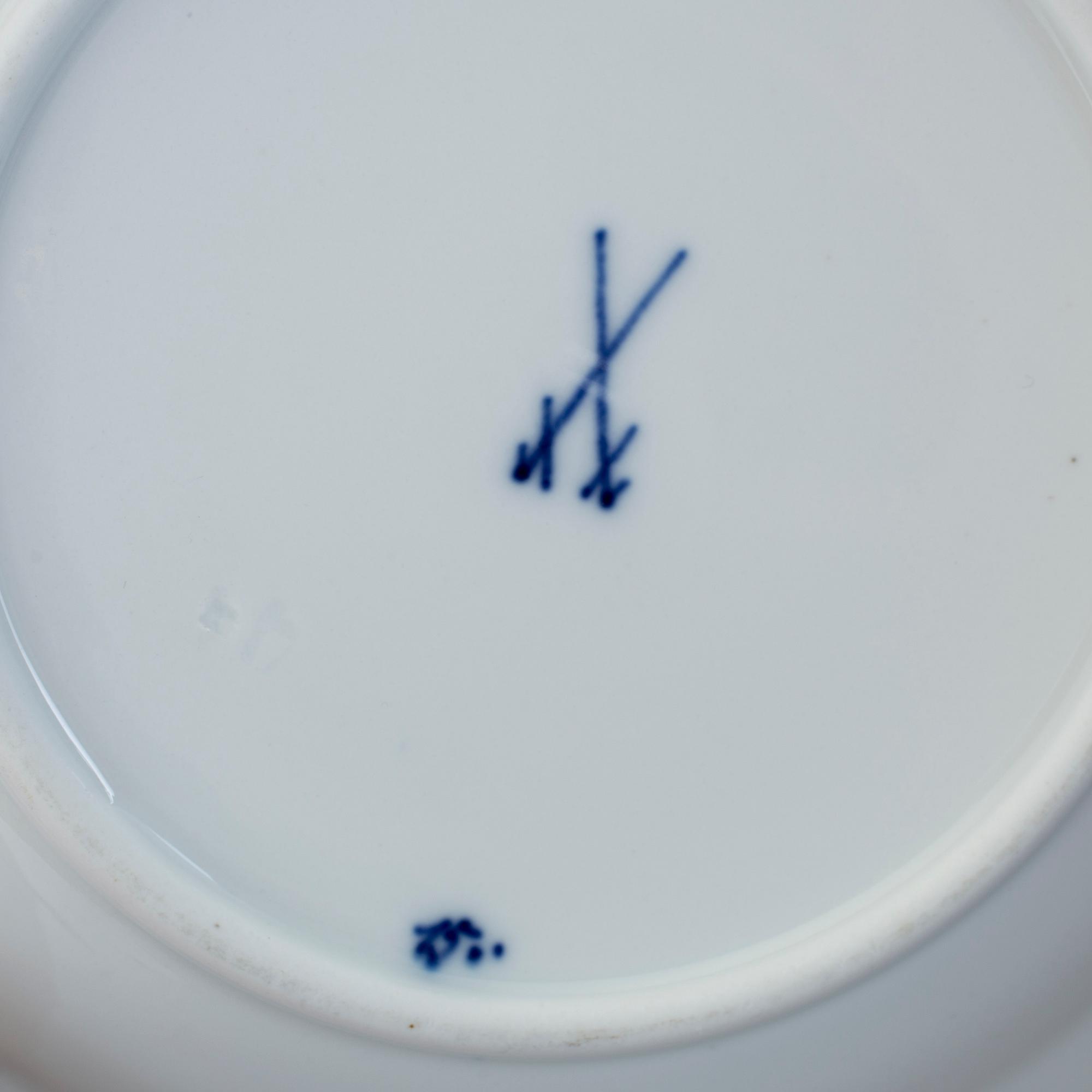 SERVISDELAR, 17 st, "Lökmönstret", främst, Český Porselan, märkta Meissen, Tjeckien.