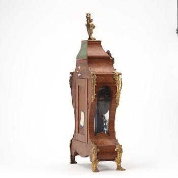 A SWEDISH ROCOCO MANTEL CLOCK, possibly by Nils Berg, Stockholm 1751-1794.