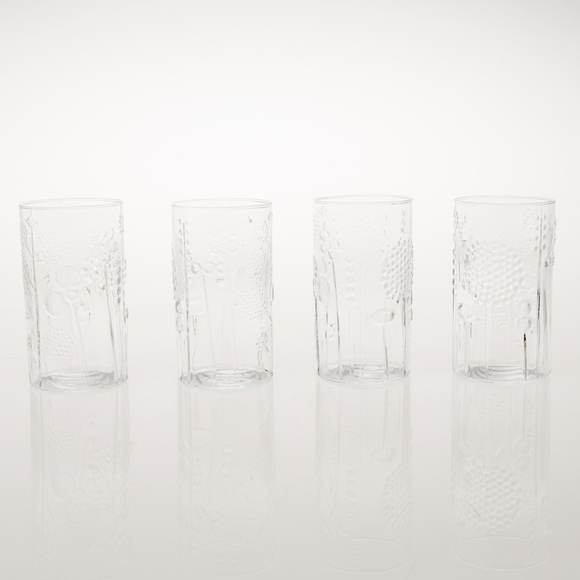 OIVA TOIKKA, a 13-piece 'Flora' glassware for Nuutajärvi Notsjö. In production 1966-1991.