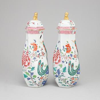 A pair of Samson vases with cover, France, circa 1900.