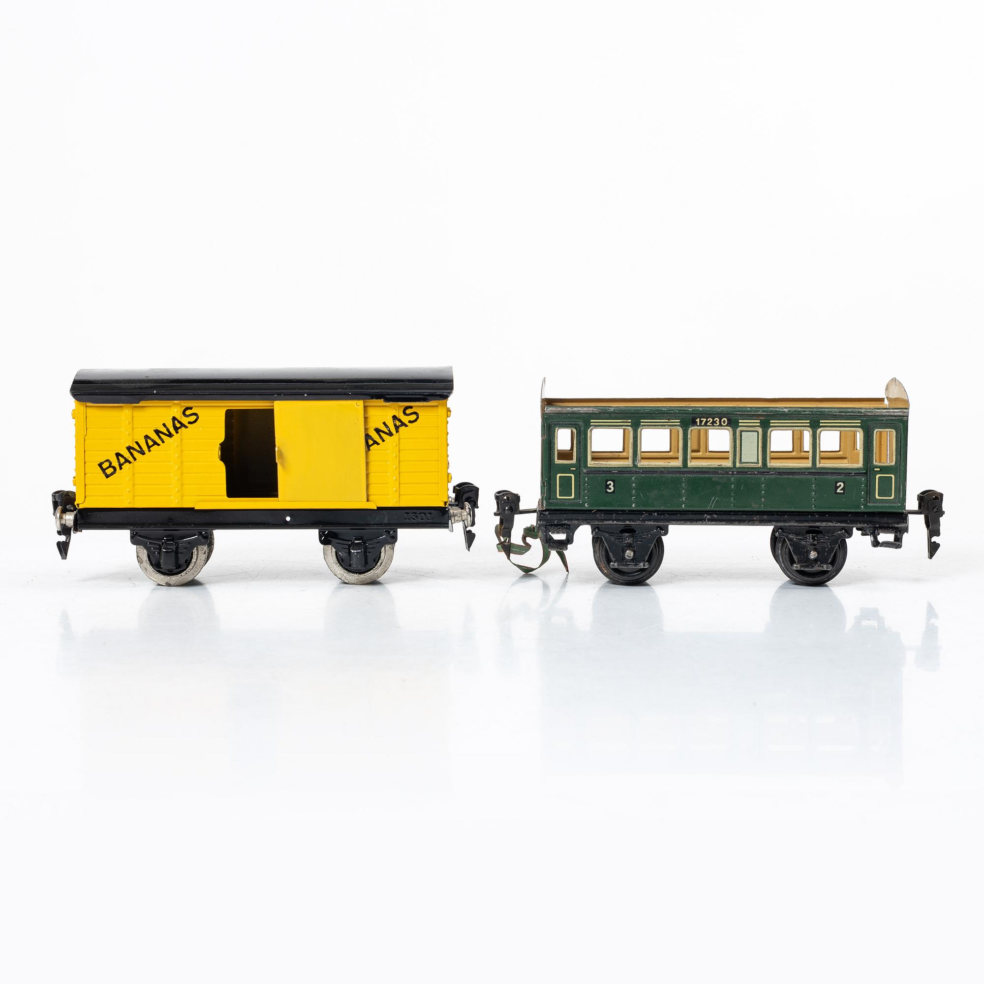 Märklin, Locomotives, carriages and accessories, first half of the 20th century.