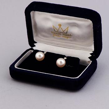 ÖRHÄNGEN, odlade pärlor, diamanter, 18K vitguld.