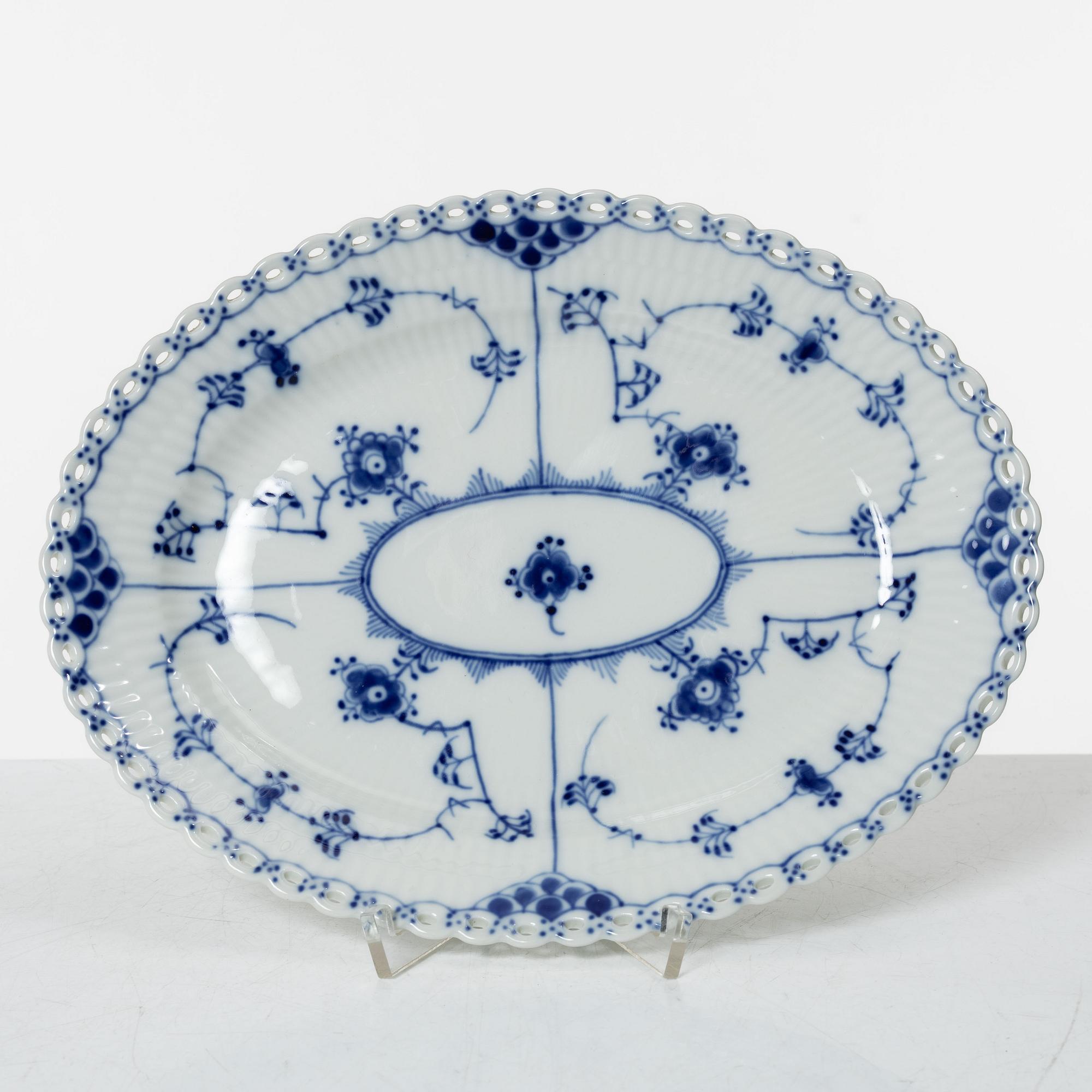 Royal Copenhagen, a set of five porcelain service pieces, 'Musselmalet' / 'Blue Fluted, Denmark.
