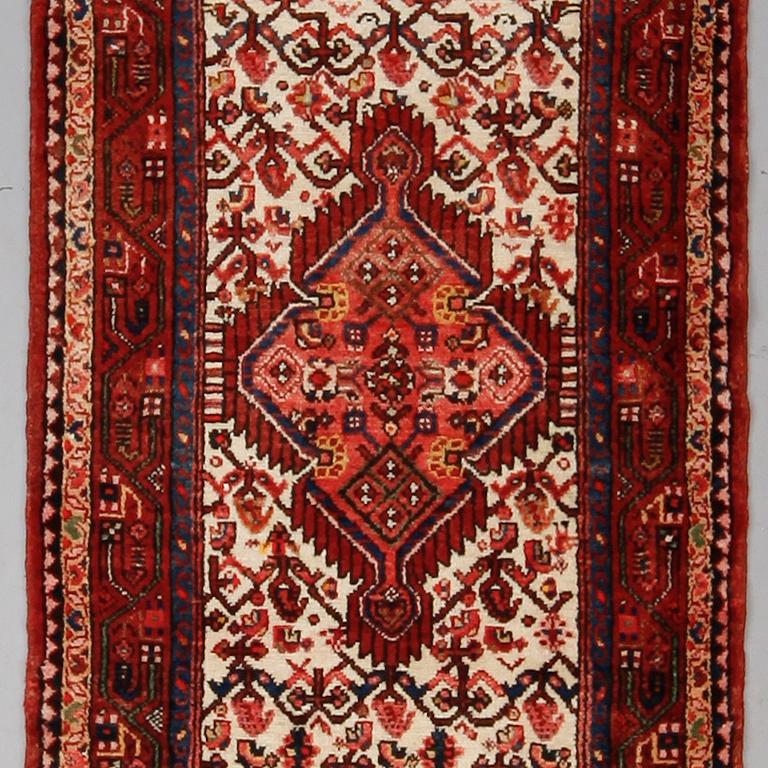 MATTA, Hamadan, ca 320 x 81 cm.