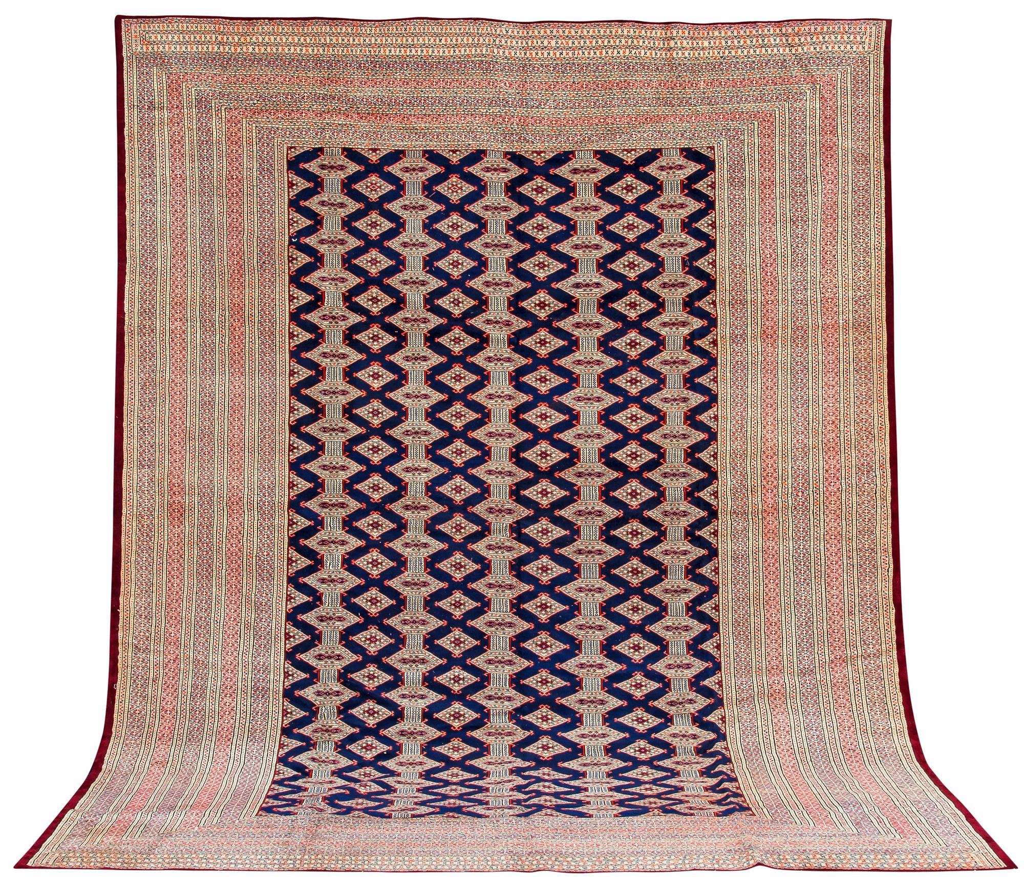 MATTO, Turkmen. Noin 355x274 cm.