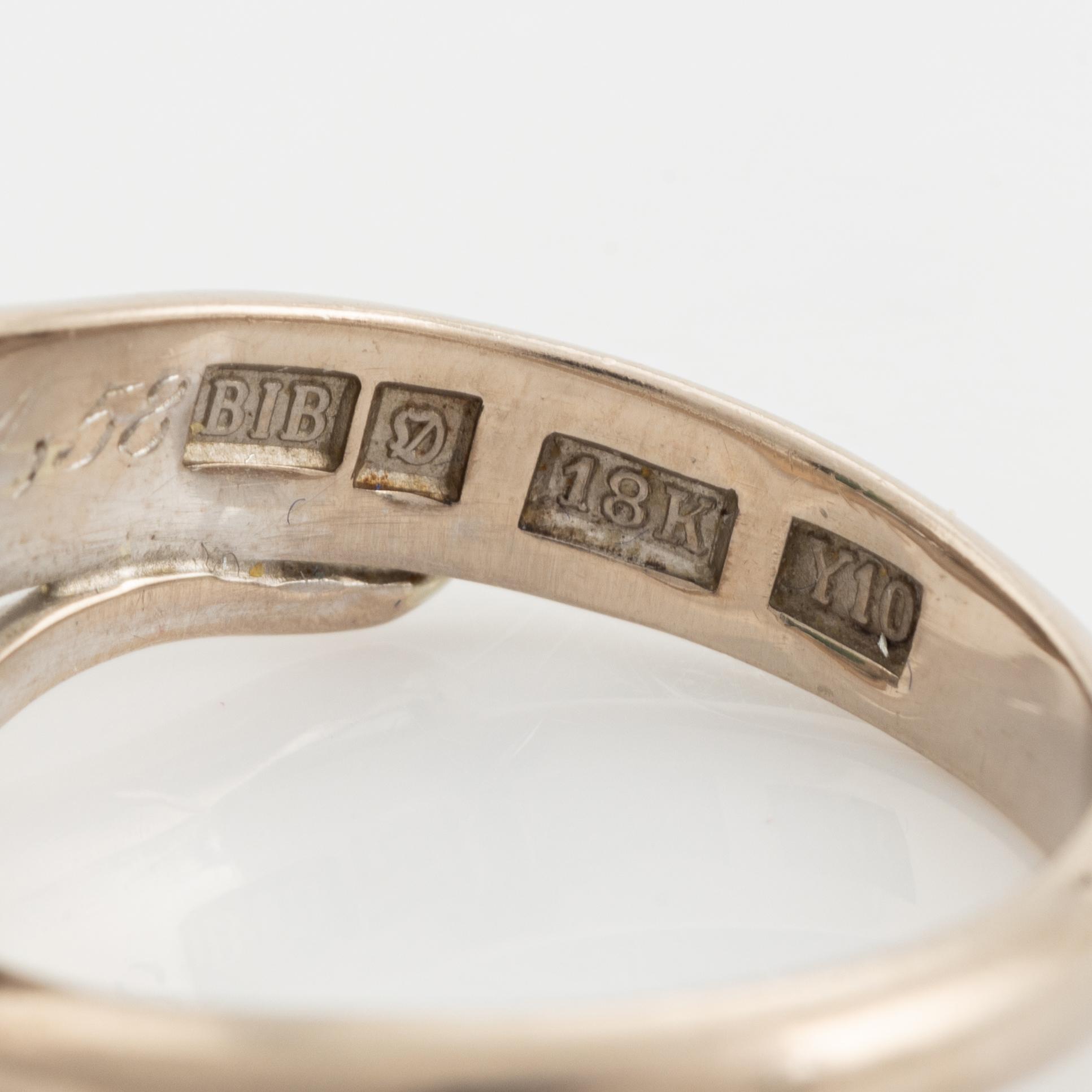 Ring 18K vitguld med grön safir.