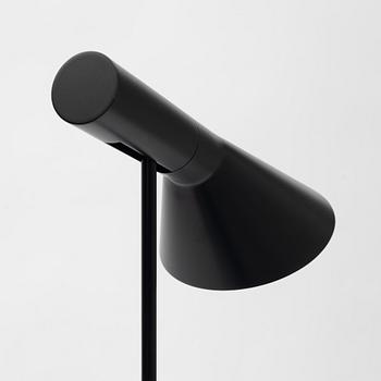 Arne Jacobsen, golvlampa, "AJ", Louis Poulsen, Danmark.