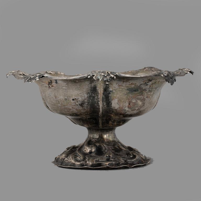 SKÅL På FOT, silver, nyrokoko, Anders Gustaf Carlberg, Eksjö, 1859. Tot vikt ca 190g.