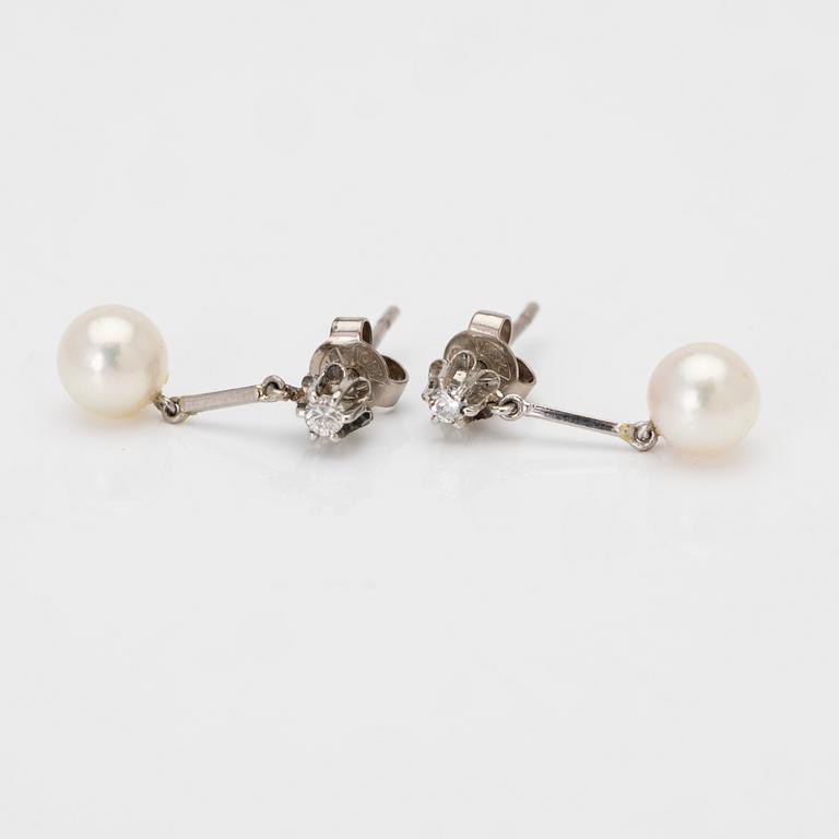 18K white gold earrings with cultured pearls and diamonds.