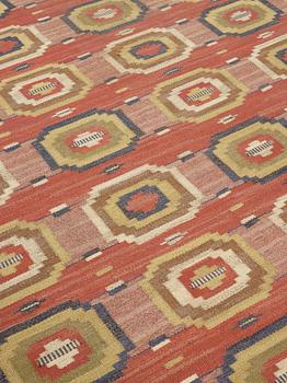 Märta Måås-Fjetterström, CARPET. "Röda åttan". Flat weave. 326,5 x 227,5 cm. Signed MMF.