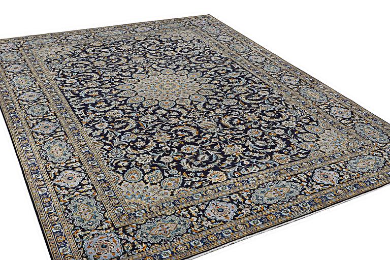 A Kashan carpet, c. 410 x 311 cm.