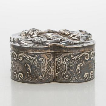 Breidenstein & Renaud, box with lid, silver, Frankfurt circa 1900.