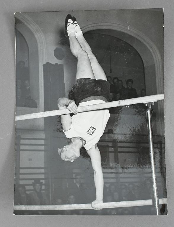 FOTOGRAFIER, 112 st, 1940-tal. Från press, 1900--talets mitt.