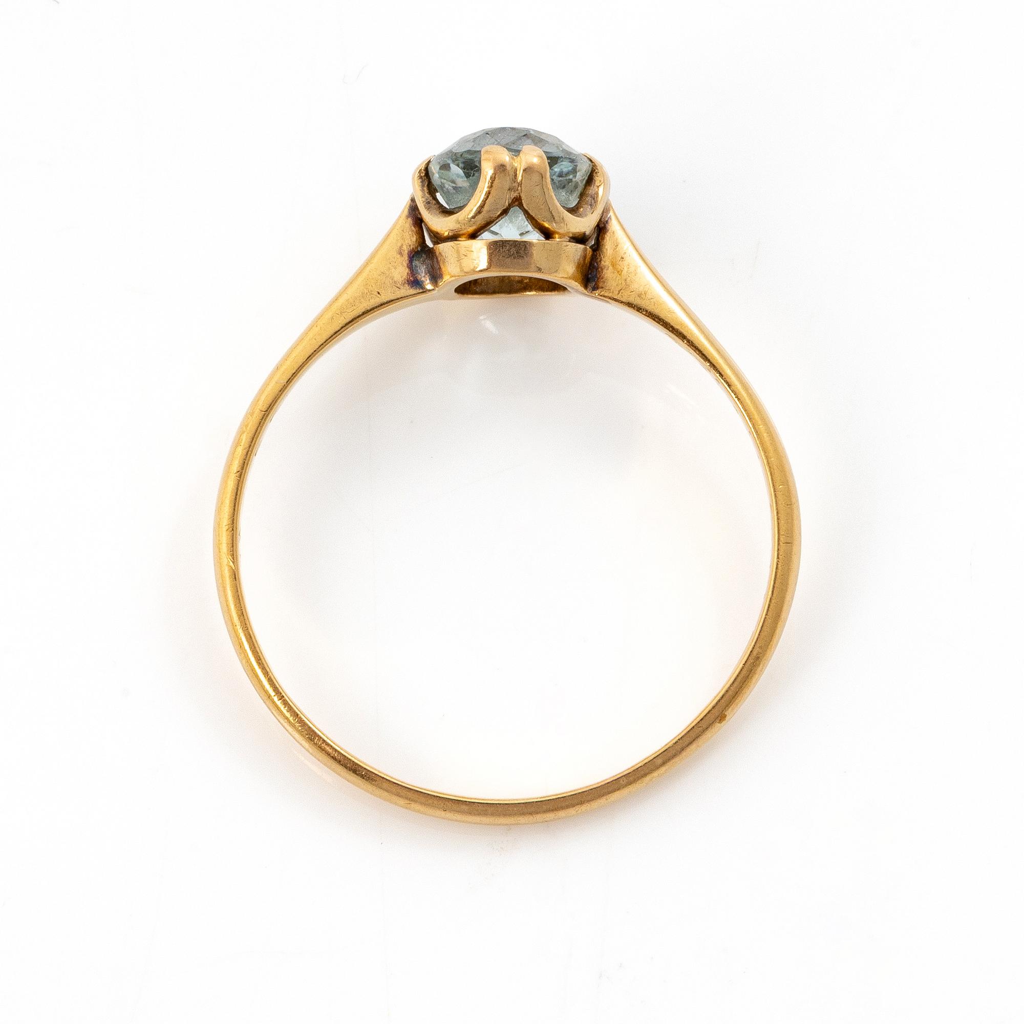Ring, 18K gold with light aquamarine.