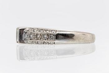 Ring 18K vitguld, 1 princesslipad diamant 0,31 ct och briljanter 0,50 ct ingraverat, storlek 16/50
¨.