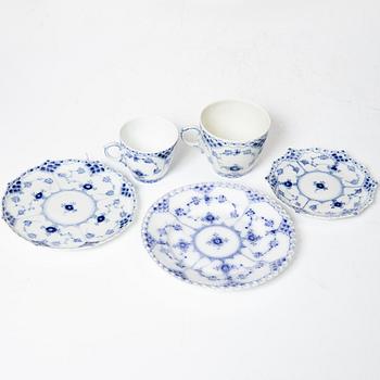 Mat- och kaffeservis, 65 delar, porslin, "Musselmalet", Royal Copenhagen, Danmark.