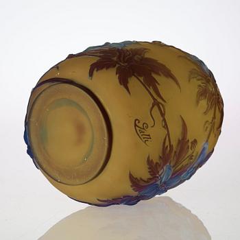 An Emile Gallé Art Nouveau 'Soufflé' mold-blown cameo glass vase, Nancy, France, ca 1900.