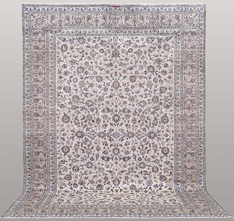 A carpet, Kashan, signed, ca 402 x 296 cm.