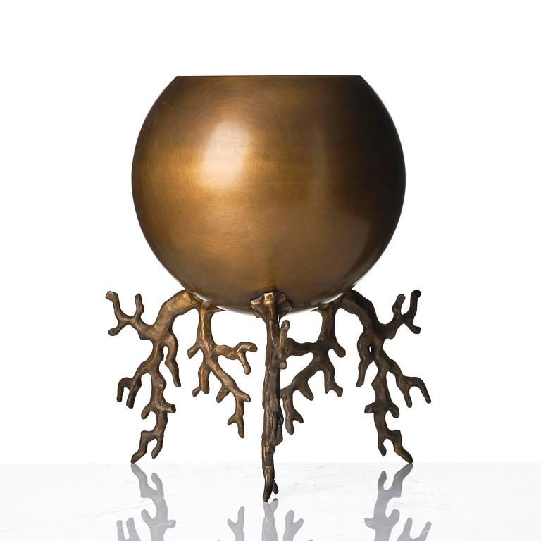 Hervé van der Straeten, "Coupe Boule", urna, patinerad brons, 2000-tal.