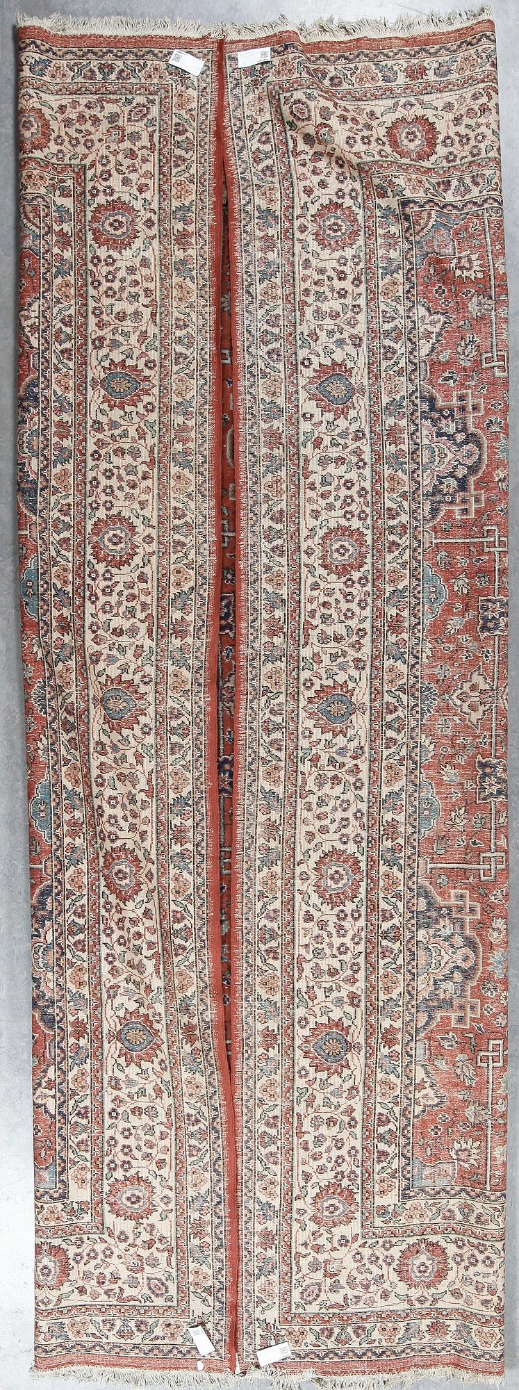 MATTA, semiantik, trol. Mahal, ca 379x280 cm.