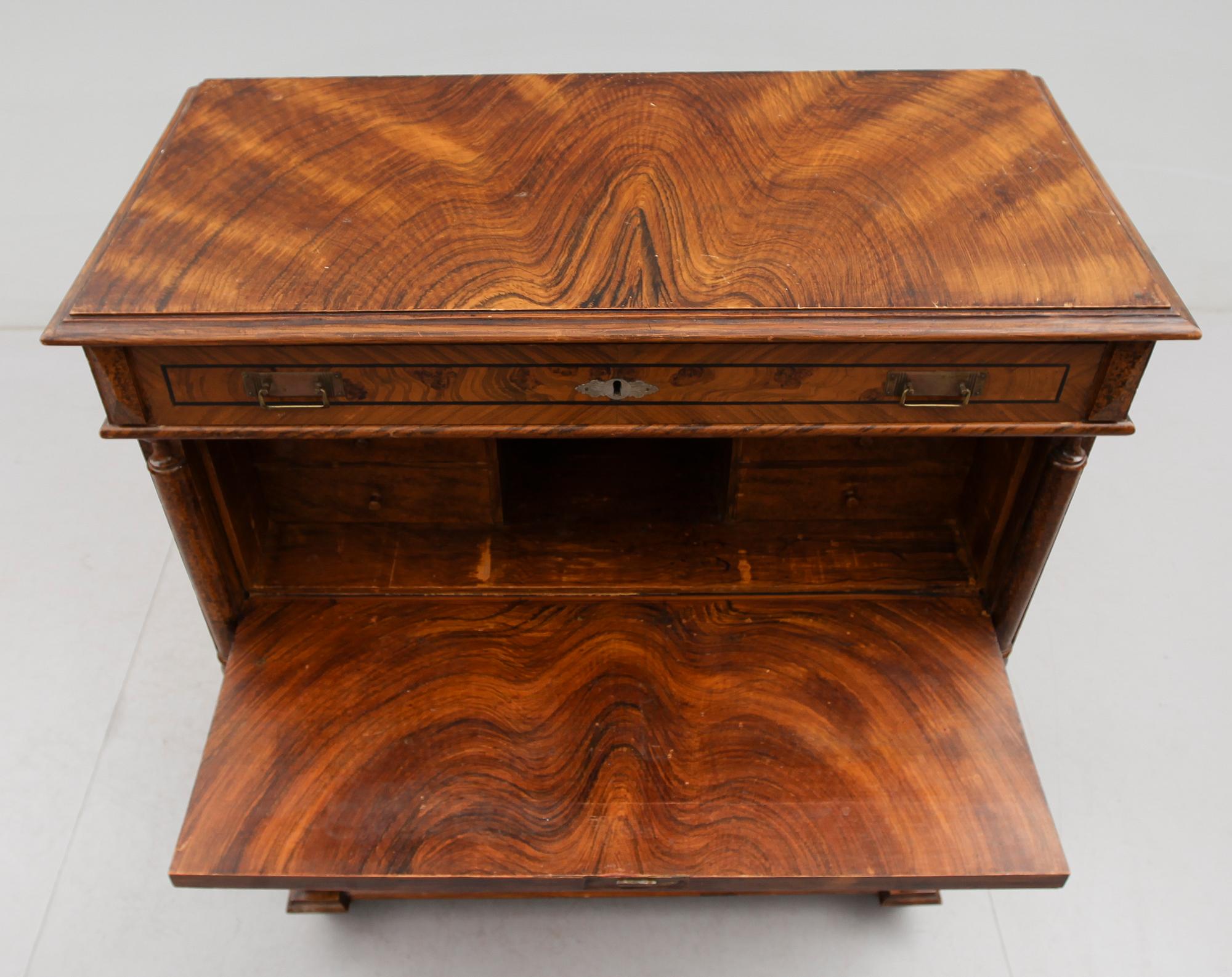 CHIFFONJÉ, 1800-talets andra hälft.