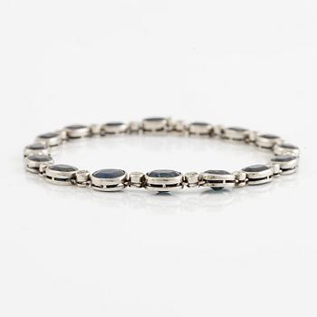 Armband, 18K vitguld med doserade ovala safirer och gammalslipade diamanter, Fransk stämpel.