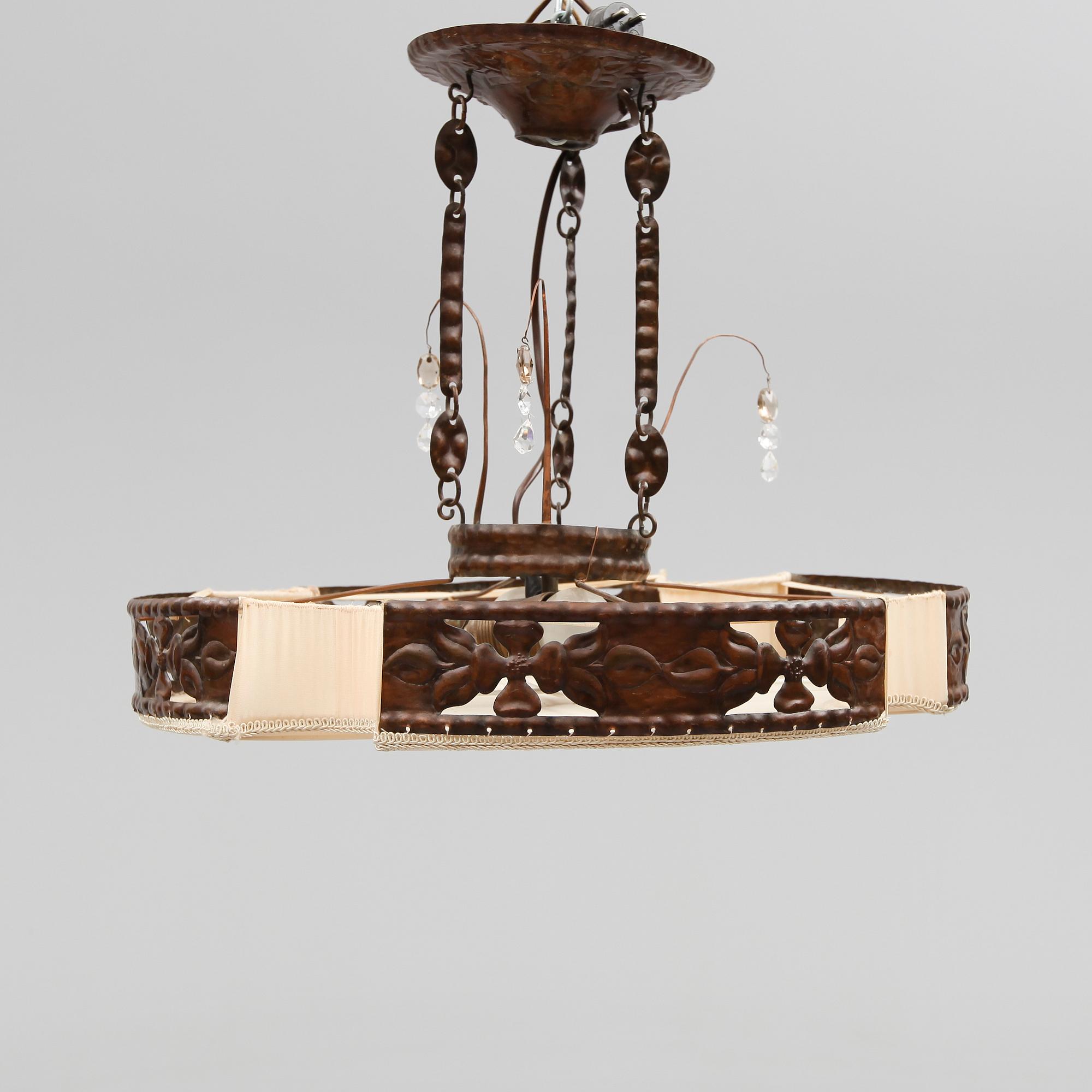TAKLAMPA, 1900-talets första hälft. Höjd ca 40 cm.