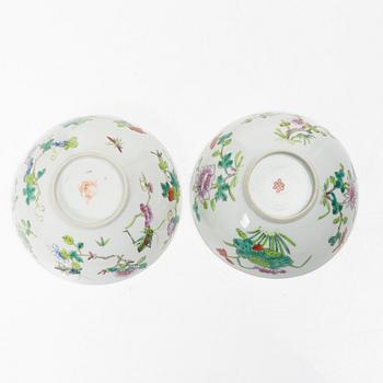 Skålar, två stycken, porslin. Sen Qingdynasti/tidigt 1900-tal.