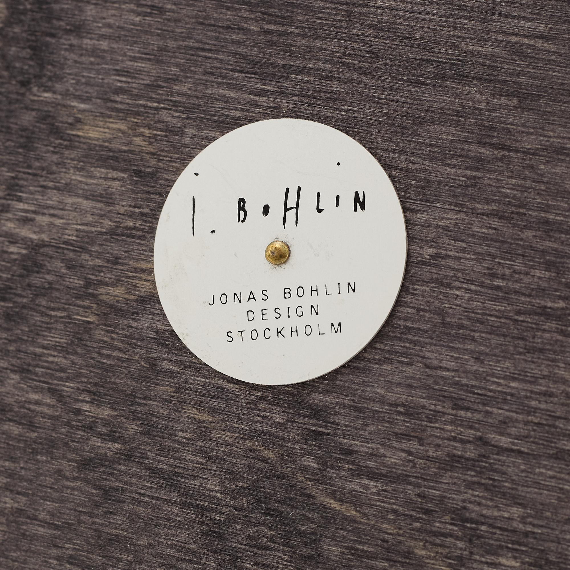 Jonas Bohlin, a dining table.